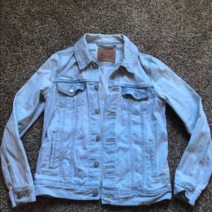 Levi’s light wash denim jackets